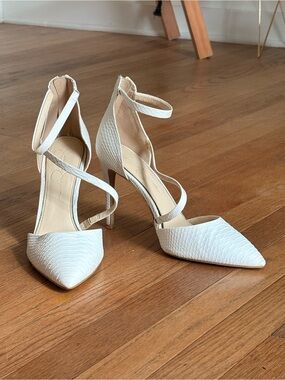 Jessica Simpson White Textured Pointed-Toe Ankle-Strap Heels
